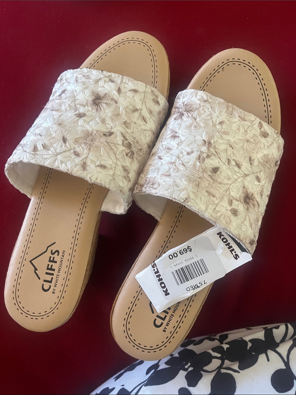 Cliffs by WHITE MOUNTAIN Cream Floral Slide Sandals sizes 7/2M see picture